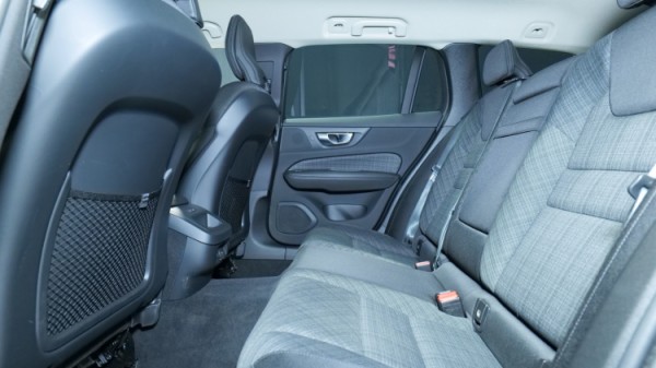 Esittelykuva Volvo V60 bensiiniautosta.