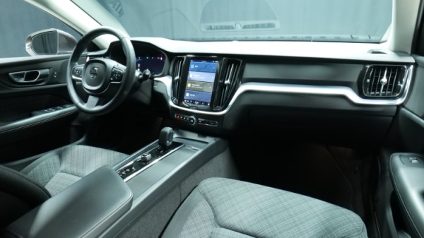 Esittelykuva Volvo V60 bensiiniautosta.