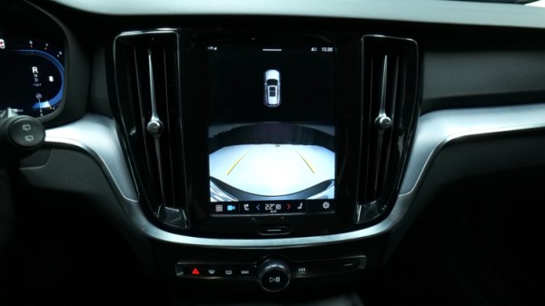 Esittelykuva Volvo V60 bensiiniautosta.