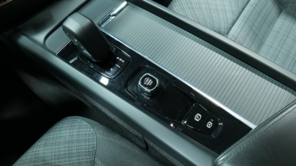 Esittelykuva Volvo V60 bensiiniautosta.