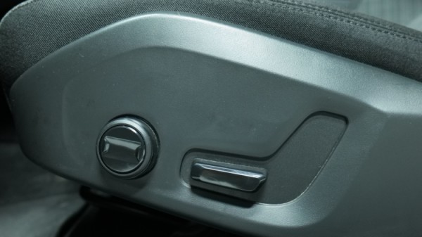 Esittelykuva Volvo V60 bensiiniautosta.