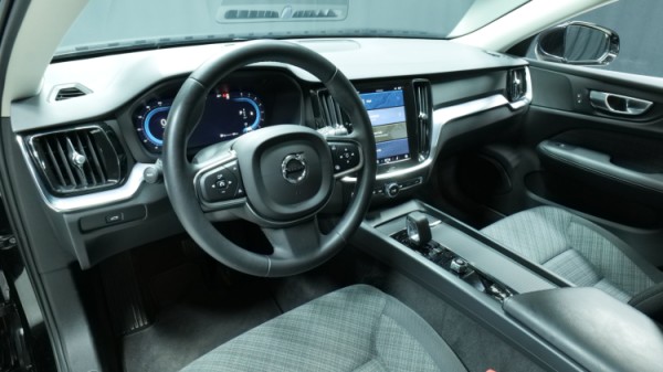 Esittelykuva Volvo V60 bensiiniautosta.