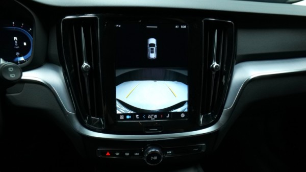 Esittelykuva Volvo V60 bensiiniautosta.