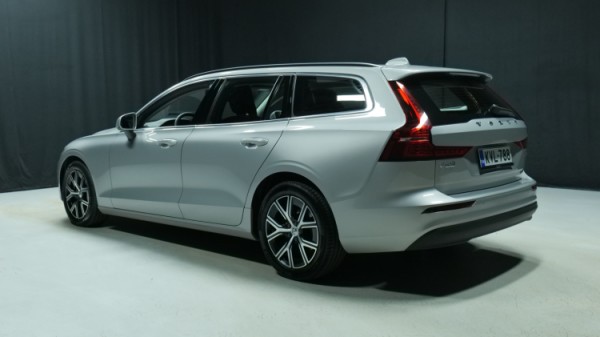 Esittelykuva Volvo V60 bensiiniautosta.
