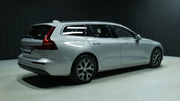Esittelykuva Volvo V60 bensiiniautosta.