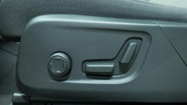 Esittelykuva Volvo XC40 bensiiniautosta.