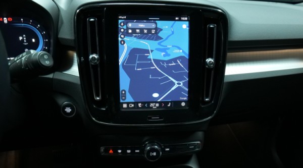 Esittelykuva Volvo XC40 bensiiniautosta.
