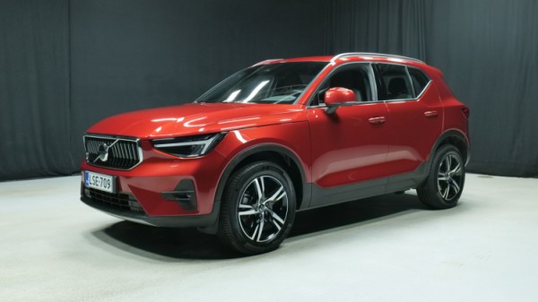 Esittelykuva Volvo XC40 bensiiniautosta.