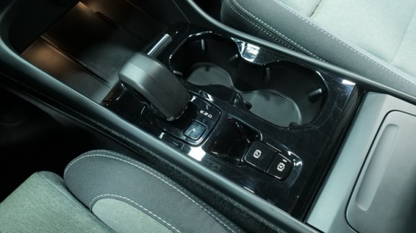 Esittelykuva Volvo XC40 bensiiniautosta.