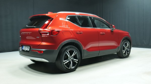 Esittelykuva Volvo XC40 bensiiniautosta.