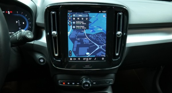 Esittelykuva Volvo XC40 bensiiniautosta.