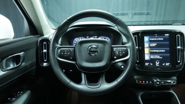 Esittelykuva Volvo XC40 bensiiniautosta.