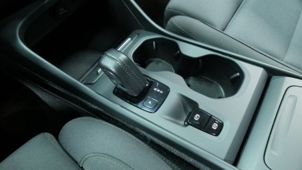Esittelykuva Volvo XC40 bensiiniautosta.