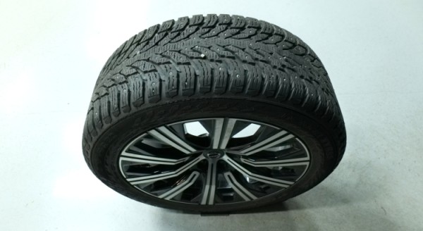 Esittelykuva Volvo XC90 kevythybridiautosta.