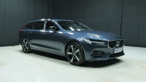 Esittelykuva Volvo V90 kevythybridiautosta.