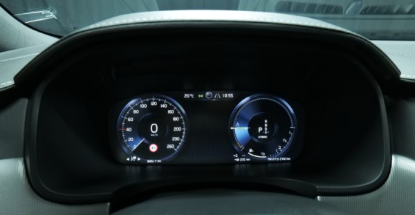 Esittelykuva Volvo V90 kevythybridiautosta.