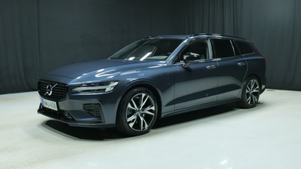 Esittelykuva Volvo V60 kevythybridiautosta.