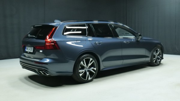 Esittelykuva Volvo V60 kevythybridiautosta.