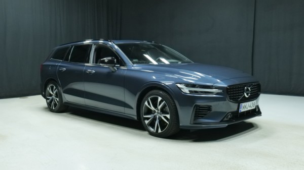 Esittelykuva Volvo V60 kevythybridiautosta.