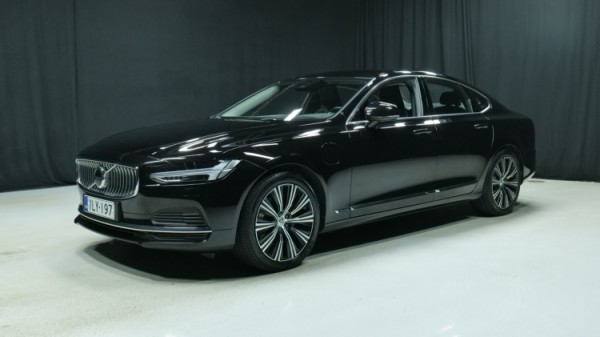 Esittelykuva Volvo S90 kevythybridiautosta.