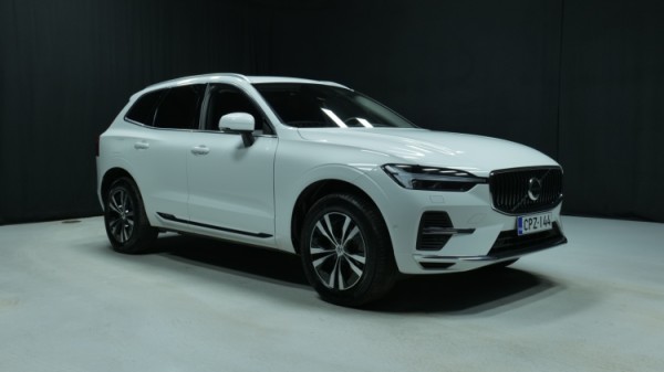 Esittelykuva Volvo XC60 kevythybridiautosta.