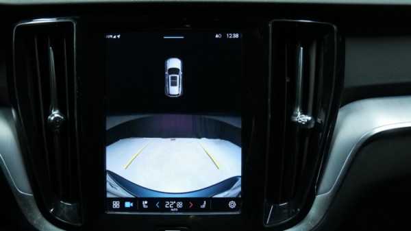 Esittelykuva Volvo V60 bensiiniautosta.