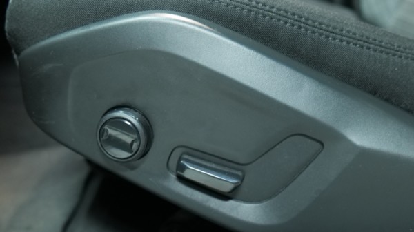 Esittelykuva Volvo V60 bensiiniautosta.