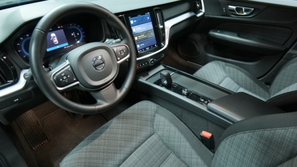 Esittelykuva Volvo V60 bensiiniautosta.
