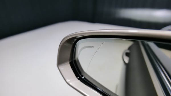 Esittelykuva Volvo V60 kevythybridiautosta.