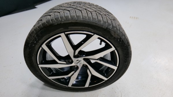 Esittelykuva Volvo V60 kevythybridiautosta.