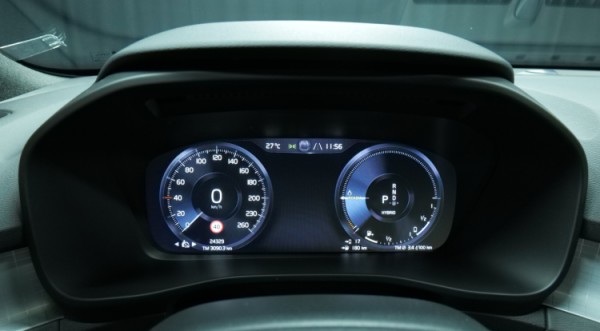 Esittelykuva Volvo XC40 kevythybridiautosta.
