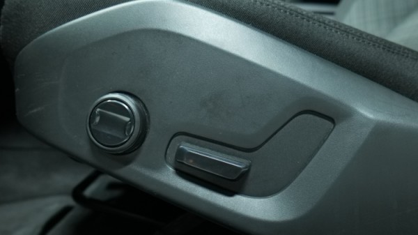 Esittelykuva Volvo V60 bensiiniautosta.