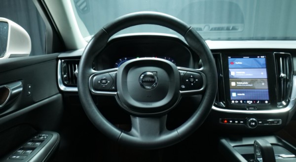 Esittelykuva Volvo V60 bensiiniautosta.