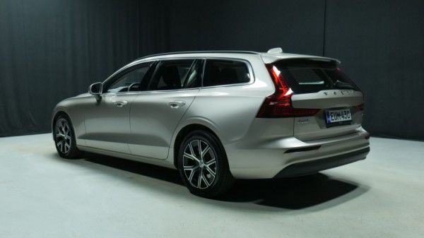 Esittelykuva Volvo V60 bensiiniautosta.