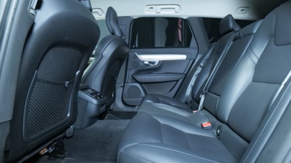 Esittelykuva Volvo V90 dieselautosta.
