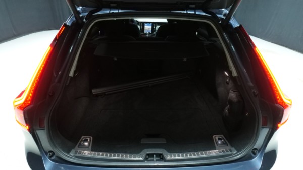 Esittelykuva Volvo V90 dieselautosta.