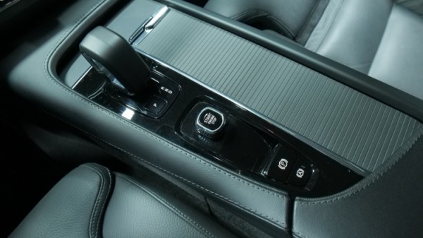 Esittelykuva Volvo V90 dieselautosta.