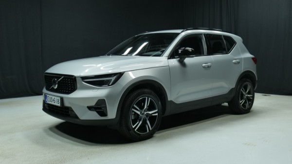 Esittelykuva Volvo XC40 bensiiniautosta.