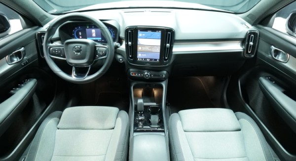 Esittelykuva Volvo XC40 bensiiniautosta.