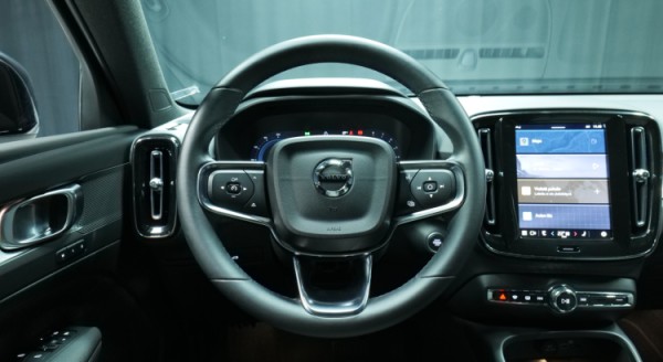 Esittelykuva Volvo XC40 bensiiniautosta.
