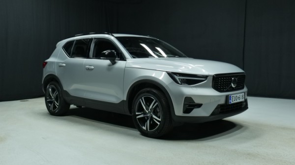 Esittelykuva Volvo XC40 bensiiniautosta.