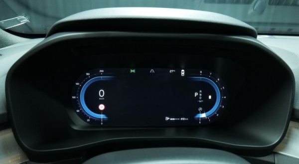 Esittelykuva Volvo XC40 bensiiniautosta.