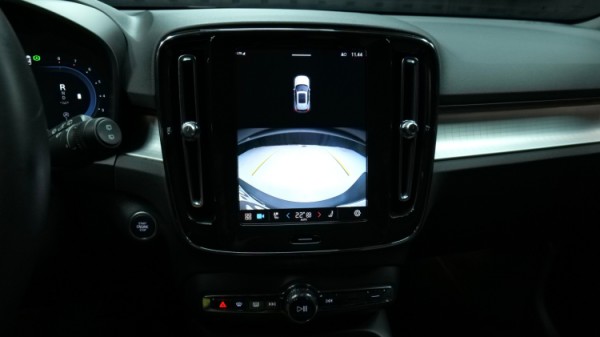 Esittelykuva Volvo XC40 bensiiniautosta.