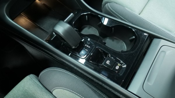 Esittelykuva Volvo XC40 bensiiniautosta.