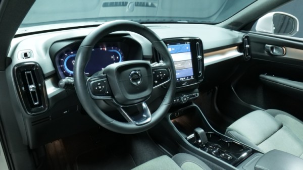 Esittelykuva Volvo XC40 bensiiniautosta.