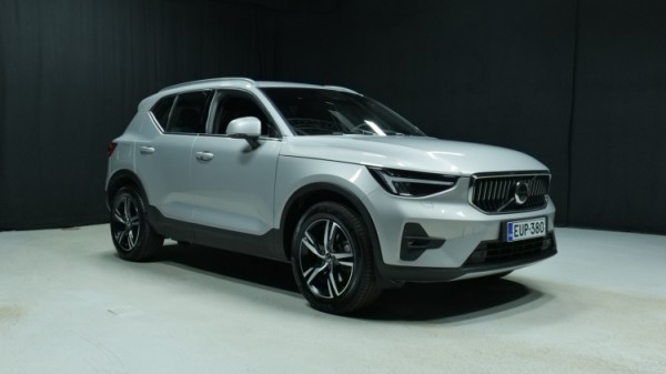 Esittelykuva Volvo XC40 bensiiniautosta.