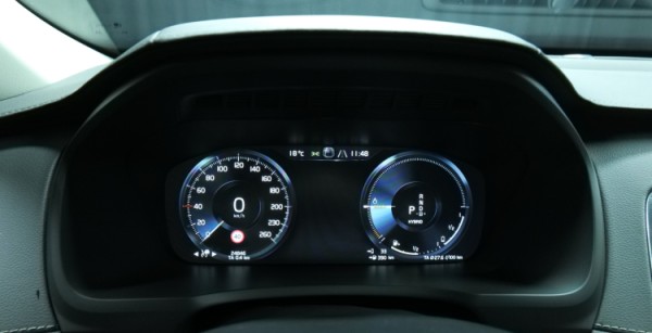 Esittelykuva Volvo XC90 kevythybridiautosta.