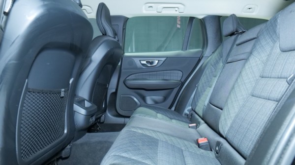 Esittelykuva Volvo V60 bensiiniautosta.