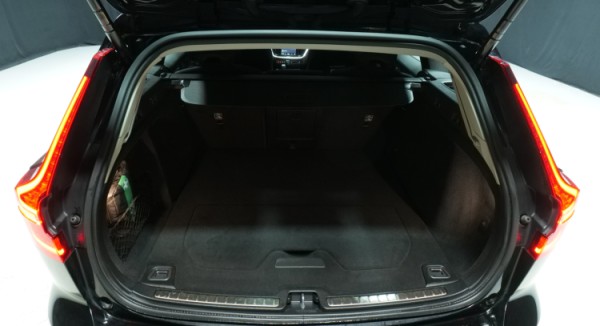 Esittelykuva Volvo V60 bensiiniautosta.