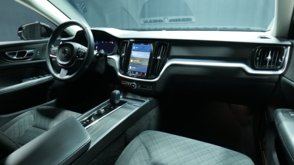 Esittelykuva Volvo V60 bensiiniautosta.